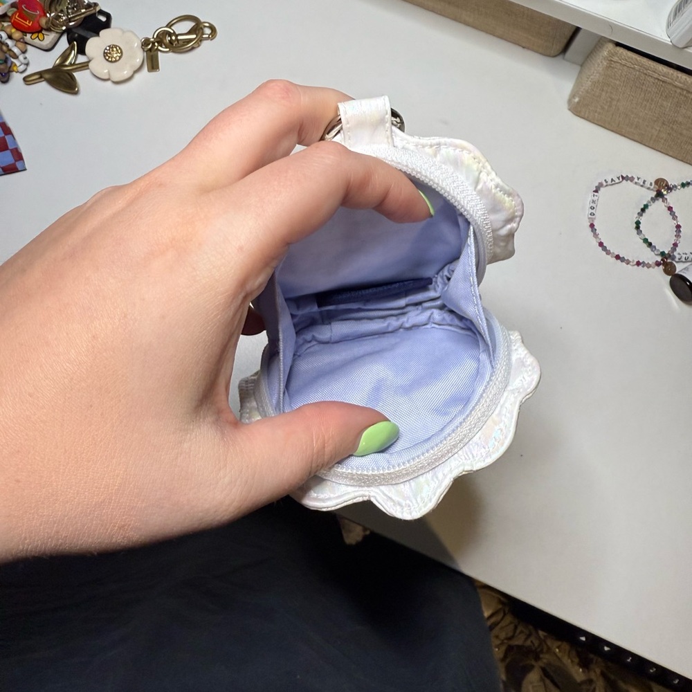 Baggu Shell Keychain Charm - Picture 3 of 3